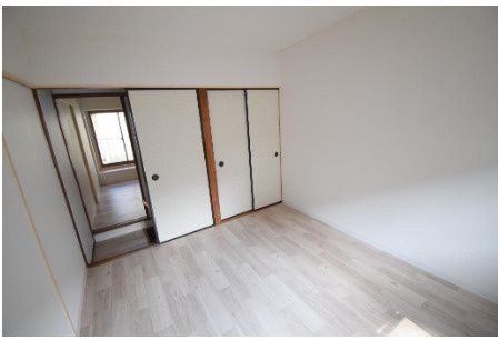 Renovated 3DK Terrace House for Sale in Daito City, Osaka - Thumbnail 3