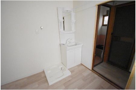 Renovated 3DK Terrace House for Sale in Daito City, Osaka - Thumbnail 4