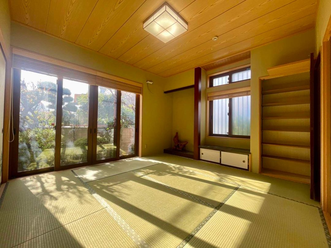 4LDK Detached House for Sale in Higashiosaka, Osaka - Thumbnail 2