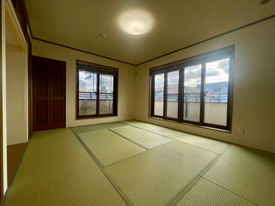 4LDK Detached House for Sale in Higashiosaka, Osaka - Thumbnail 3
