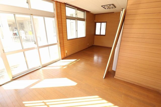 6LDK Used House for Sale in Nanjo City, Okinawa - Thumbnail 2