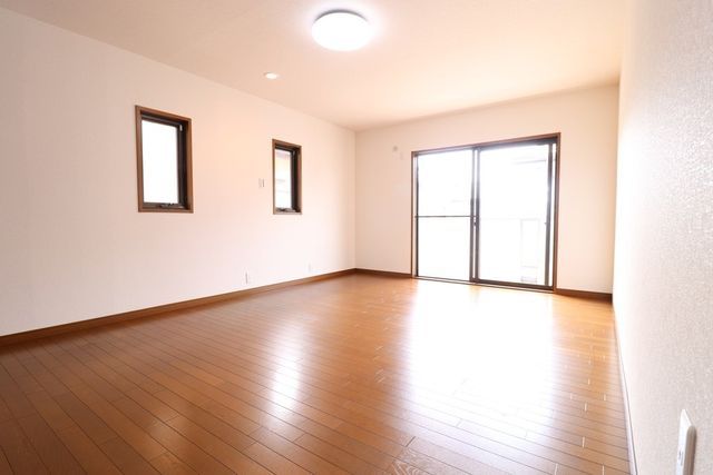 Renovated 3SLDK House Near Kasumigaura Station in Yokkaichi - Thumbnail 2