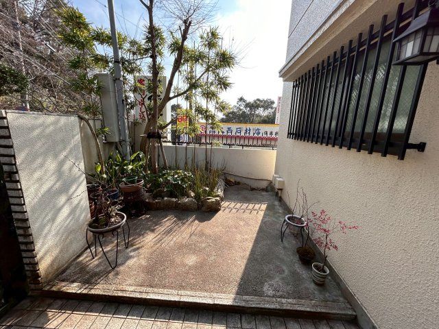 3LDK Reinforced Concrete House for Sale in Kobe's Sumiyoshi Yamate - Thumbnail 2