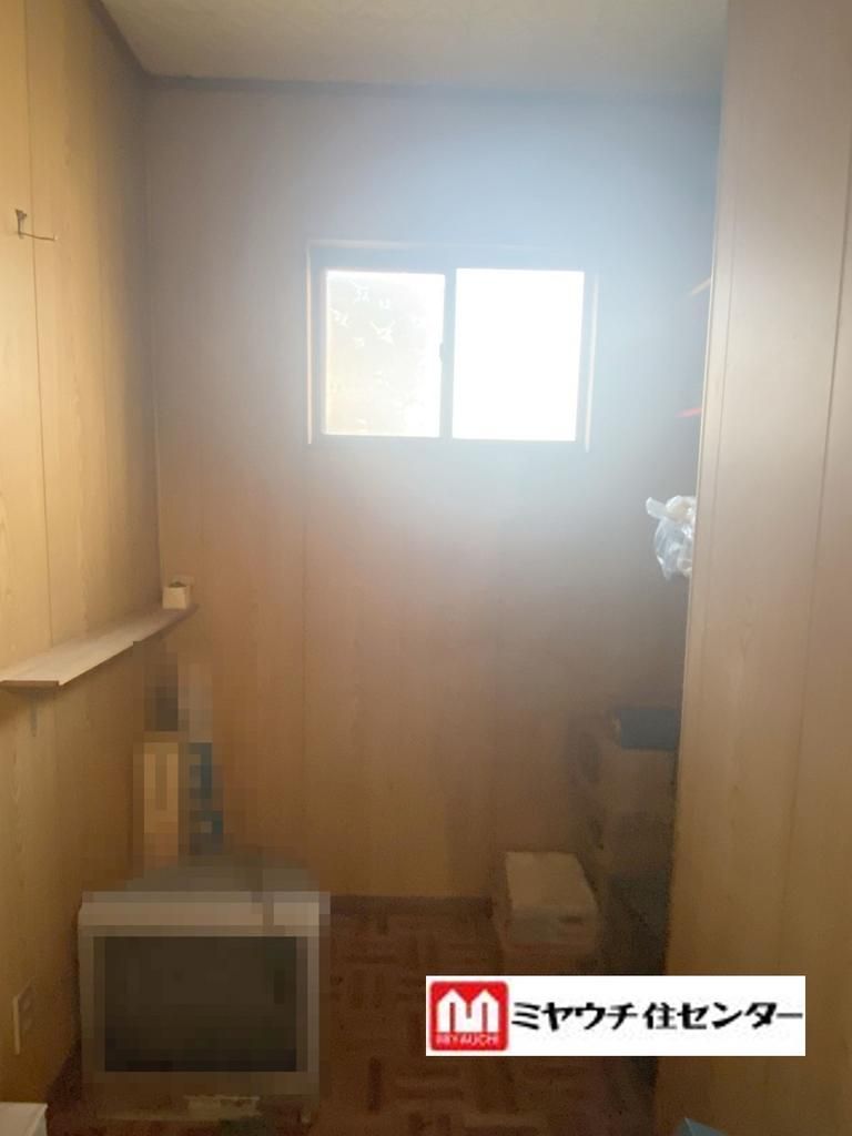 5-Bedroom Detached House for Sale in Fujiidera, Osaka - Thumbnail 2