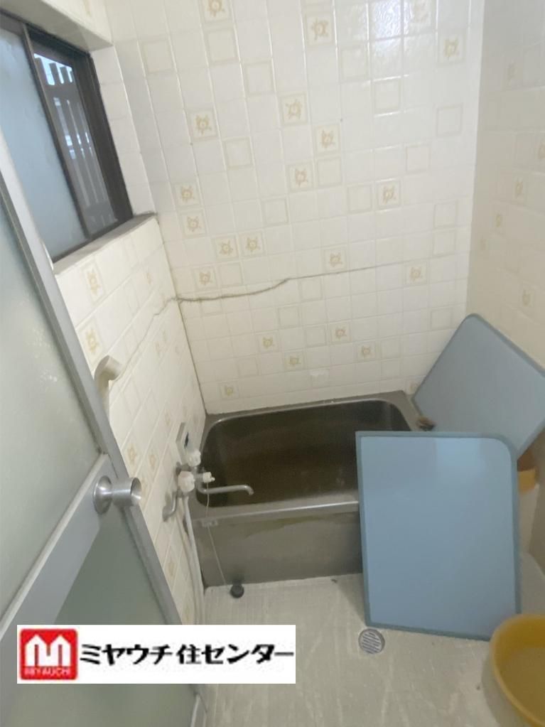 5-Bedroom Detached House for Sale in Fujiidera, Osaka - Thumbnail 3