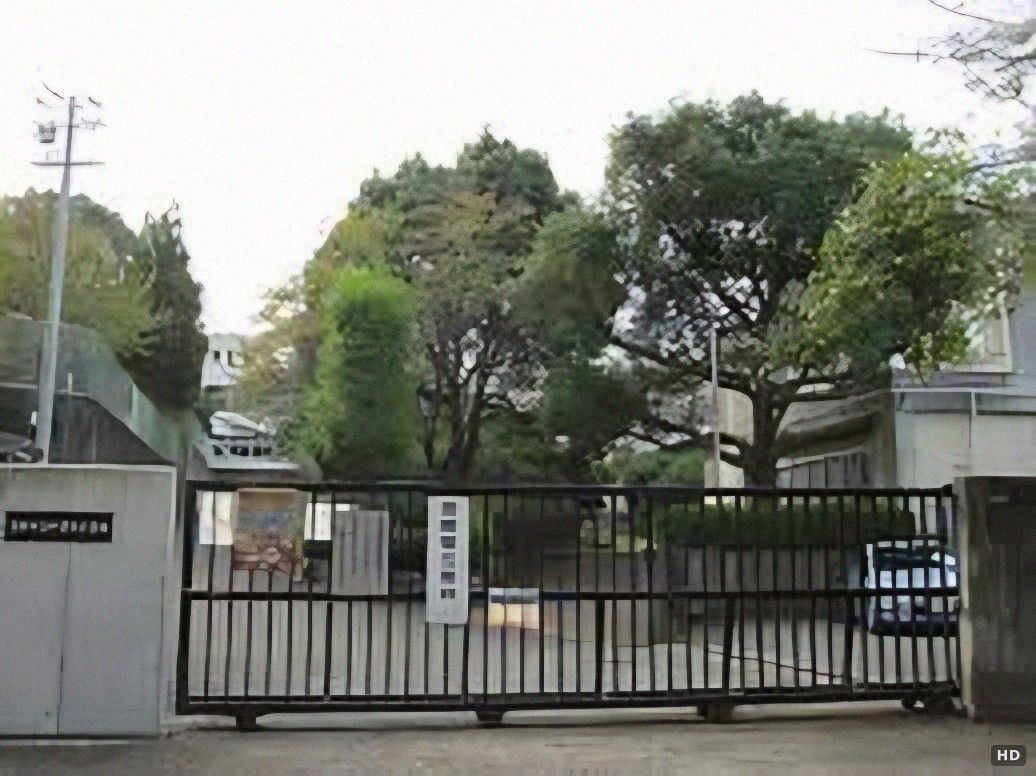 Former Group Home for Sale in Katano City, Osaka - 9SLDK House - Thumbnail 2