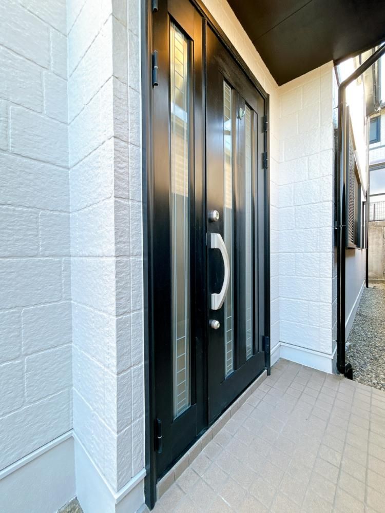 Renovated 4LDK House in Kobe Tarumi Ward with 2 Carports - Thumbnail 3