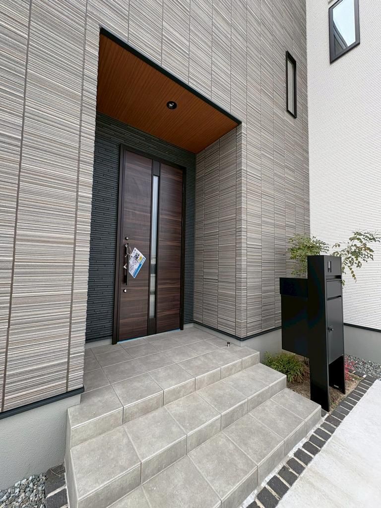 3LDK House for Sale in Wakayama City, Wakayama Prefecture - 91.95 sqm - Thumbnail 2