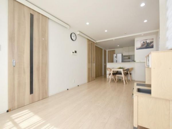3-Story 3LDK Wooden House for Sale in Osaka Abeno Ward - Thumbnail 2