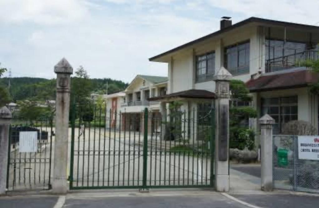 4LDK House for Sale in Ujitawara, Kyoto - Spacious Garden & Corner Lot - Thumbnail 4
