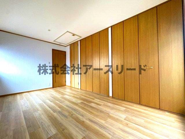 Renovated 4LDK House for Sale in Higashiyodogawa-ku, Osaka - Thumbnail 3