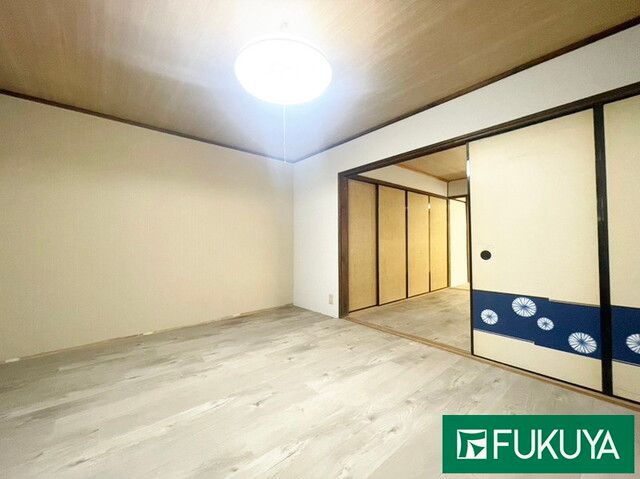 Renovated 1923 Terrace House Near Himejima Station, Osaka - Thumbnail 4