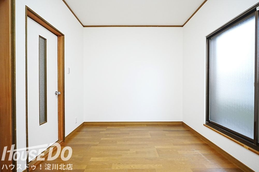 Renovated 4DK House Near Hattori Tenjin Station, Toyonaka - Thumbnail 3