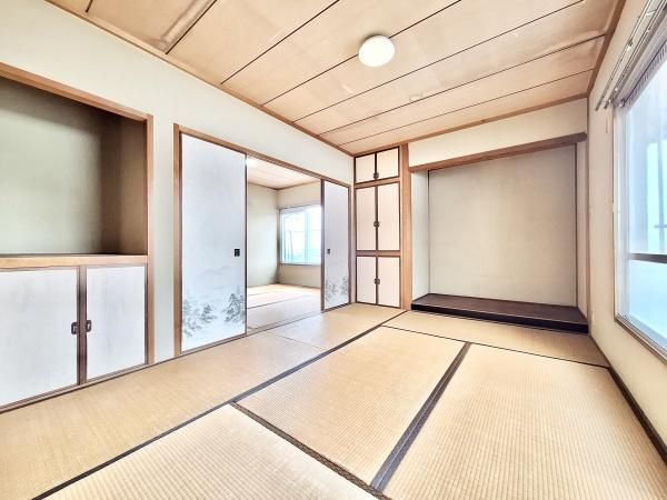 5LDK Detached House with Large Garden in Shijonawate, Osaka - Thumbnail 3