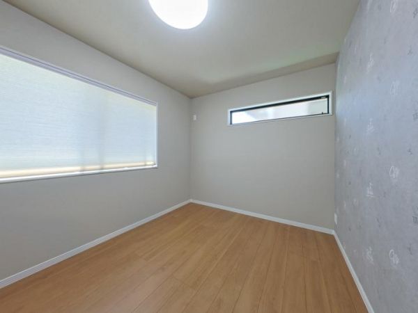 2LDK Modern House for Sale in Toyonaka, Osaka - Thumbnail 4