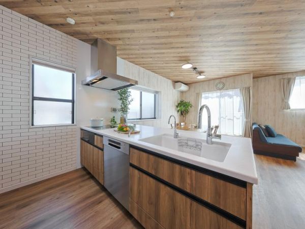 2LDK Modern House for Sale in Toyonaka, Osaka - Thumbnail 3