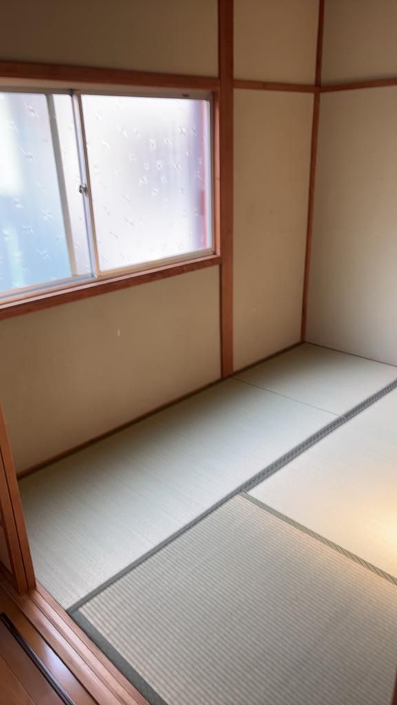 Compact 3K House for Sale in Osaka's Konohana Ward - Thumbnail 3