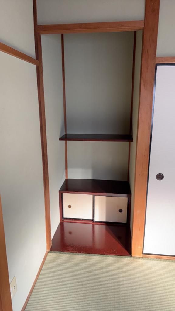 Compact 3K House for Sale in Osaka's Konohana Ward - Thumbnail 4