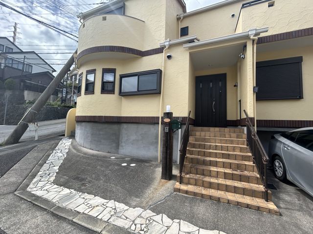 4LDK House in Kobe's Nada Ward with 2 Car Parks & Recent Renovations - Thumbnail 3