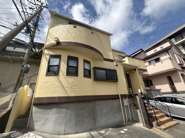 4LDK House in Kobe's Nada Ward with 2 Car Parks & Recent Renovations - Thumbnail 2