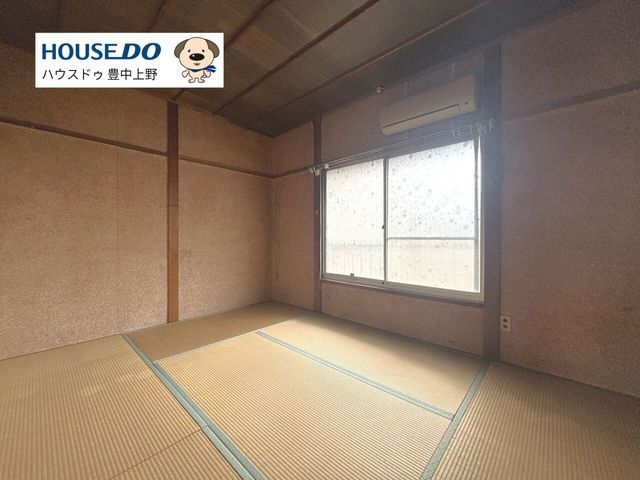 3DK Used Townhouse for Sale in Toyonaka, Osaka - Thumbnail 2