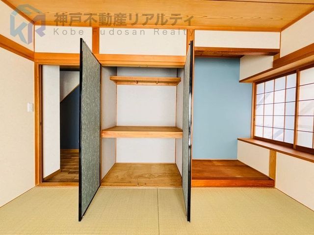 Renovated 4LDK House with 3 Parking Spaces in Kobe's Ogura-dai - Thumbnail 4