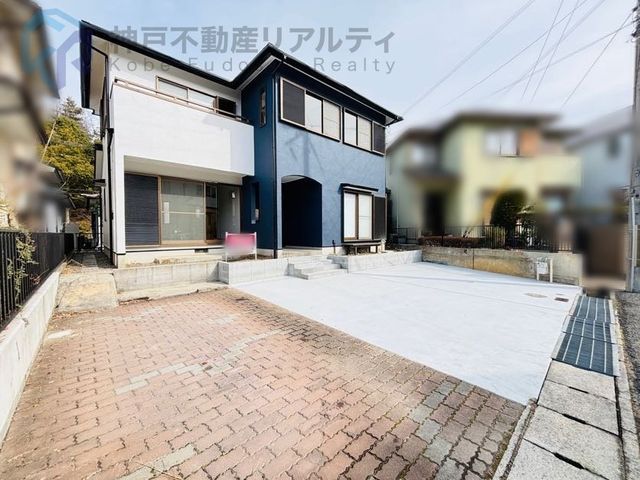 Renovated 4LDK House with 3 Parking Spaces in Kobe's Ogura-dai - Thumbnail 2