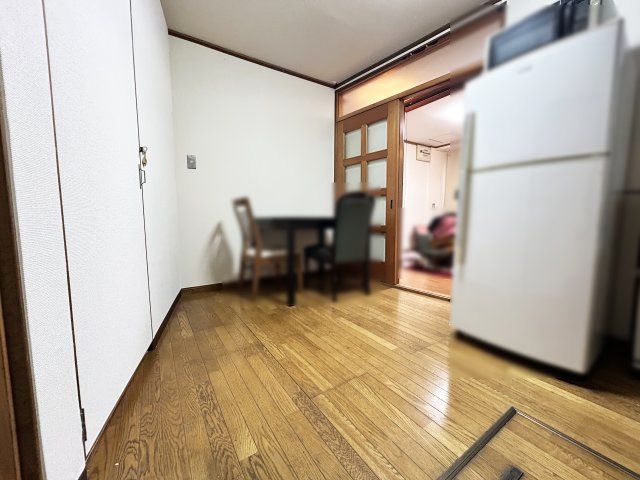 1935 Terraced House for Sale Near Fuse Station, Osaka - Thumbnail 2