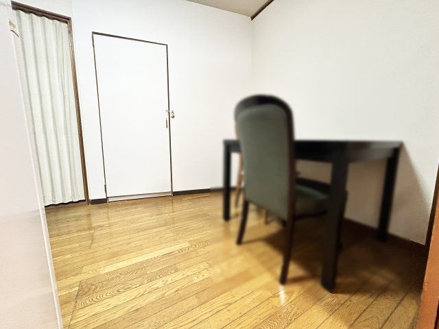 1935 Terraced House for Sale Near Fuse Station, Osaka - Thumbnail 4