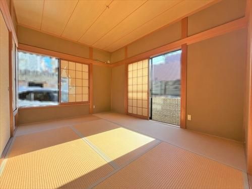 4LDK Detached House for Sale in Neyagawa, Osaka - Thumbnail 3
