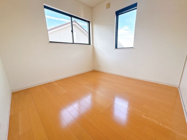 3SLDK House for Sale in Nishimatsugaoka, Ikoma, Nara - Thumbnail 2