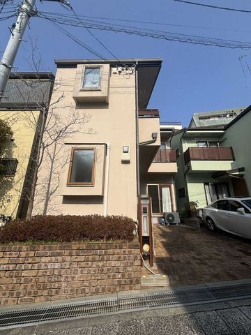 4LDK Detached House in Historic Kitano, Kobe | 67000000 Yen - Thumbnail 2