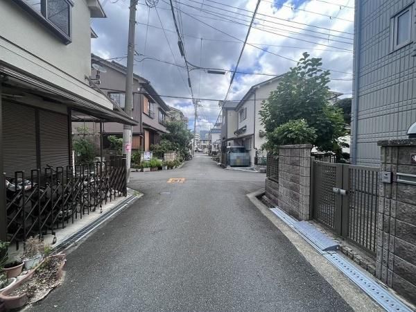 Corner Lot 3DK Wooden House for Sale in Daito City, Osaka - Thumbnail 2