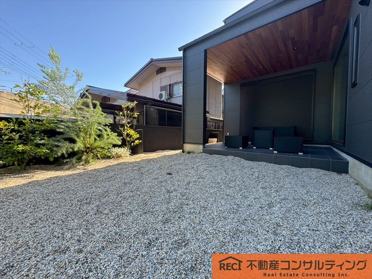 New Designer House with 3 Car Parking in Kobe's Higashinada Ward - Thumbnail 3