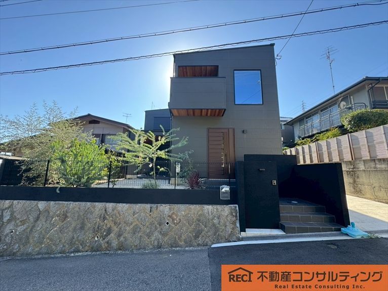 New Designer House with 3 Car Parking in Kobe's Higashinada Ward - Thumbnail 2