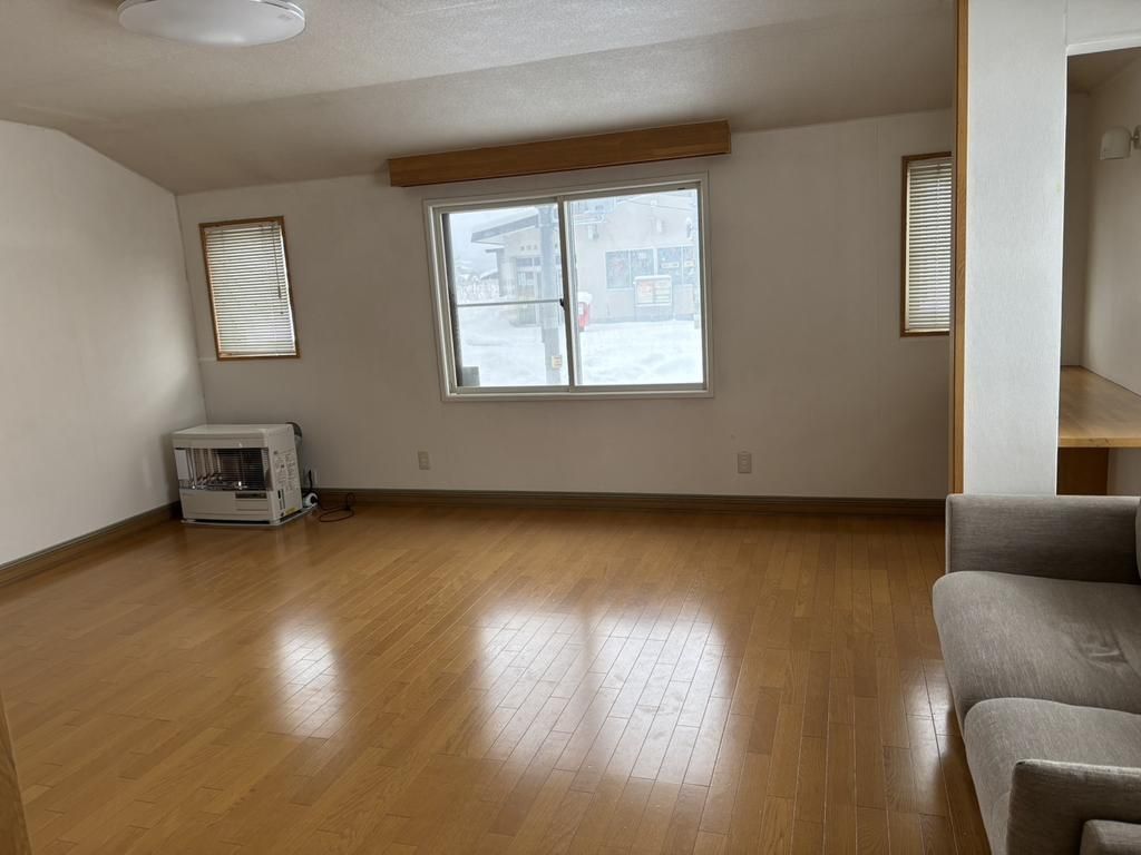 Renovated 6LDK Kominka on 866sqm Land in Shintotsukawa, Hokkaido - Thumbnail 2