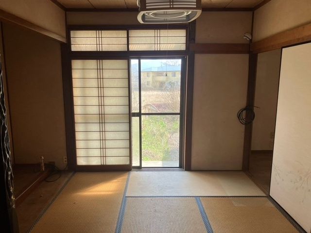 3LDK House in Hofu City with Sunroom and Parking - Thumbnail 2