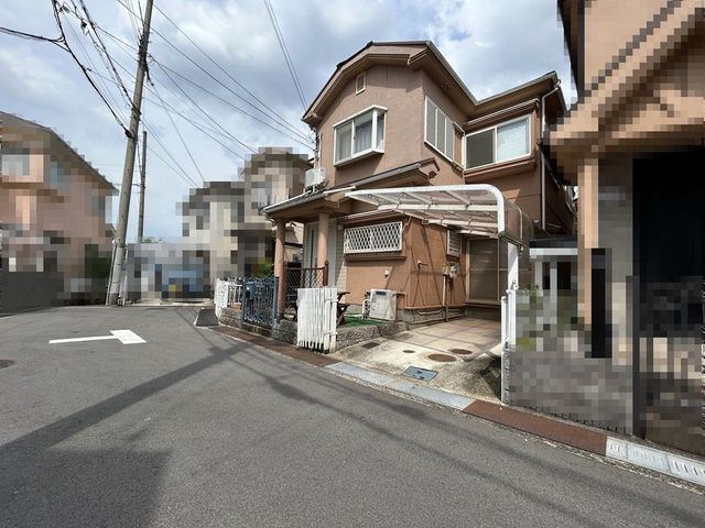 4LDK Family House for Sale in Kawachinagano, Osaka - Image 1