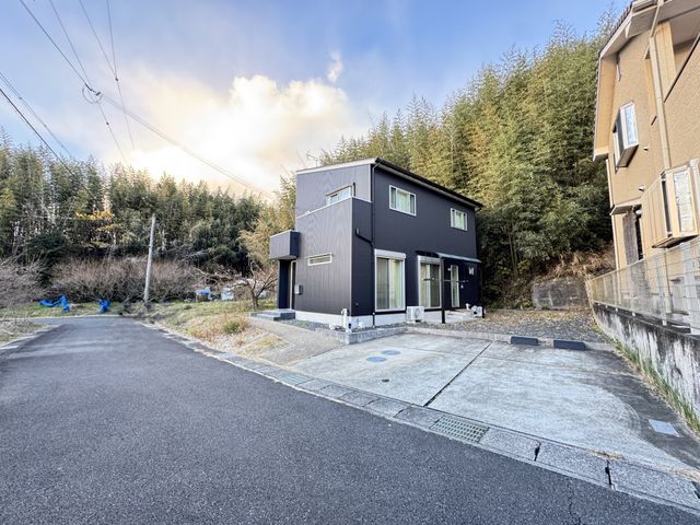 3LDK House for Sale in Tanabe City, Wakayama - Thumbnail 2