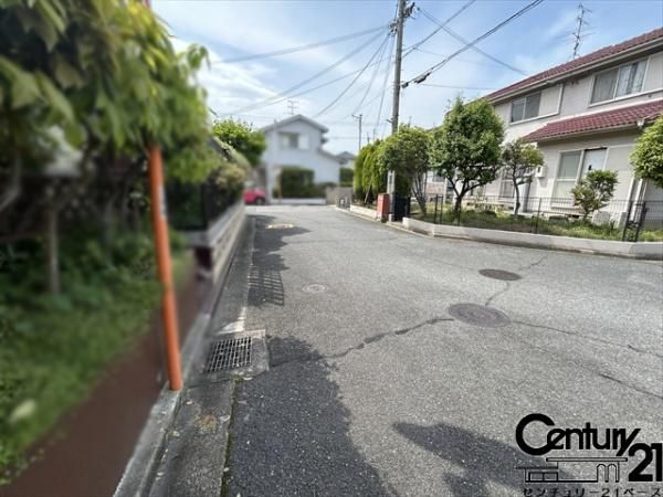 4LDK Family House in Shibi New Town, Nara | 61 Tsubo Corner Lot - Thumbnail 3