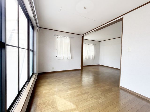 6LDK Detached House for Sale in Ibaraki, Osaka | Spacious Family Home - Thumbnail 4
