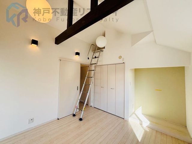 Renovated Corner Lot House near Maiko Station, Kobe - Thumbnail 2