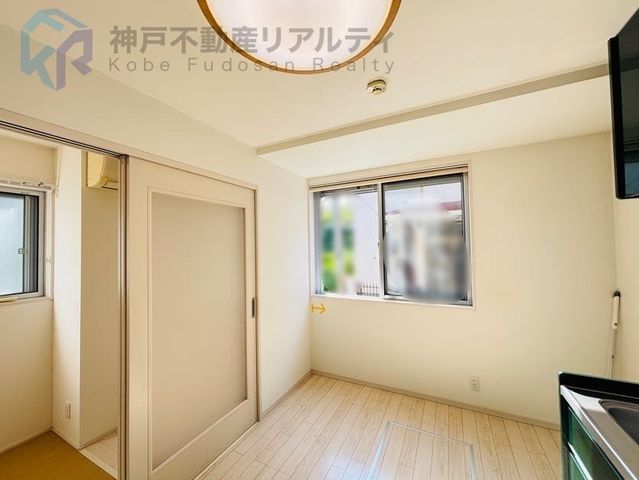 Renovated Corner Lot House near Maiko Station, Kobe - Thumbnail 4