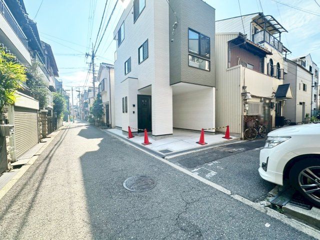 Modern 2SLDK House for Sale in Osaka Minato Ward - Thumbnail 4