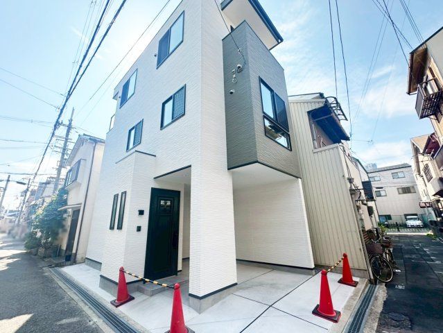 Modern 2SLDK House for Sale in Osaka Minato Ward - Thumbnail 2