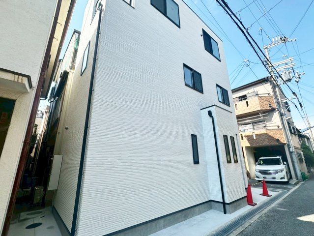 Modern 2SLDK House for Sale in Osaka Minato Ward - Thumbnail 3