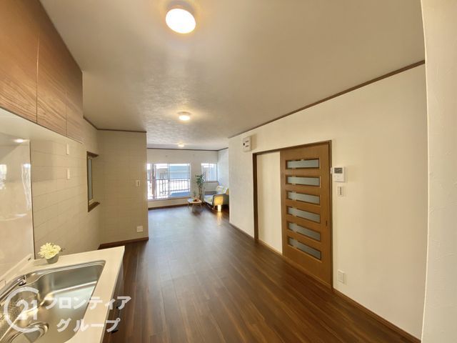 3LDK Renovated House Near Owada Station in Kadoma, Osaka - Thumbnail 3