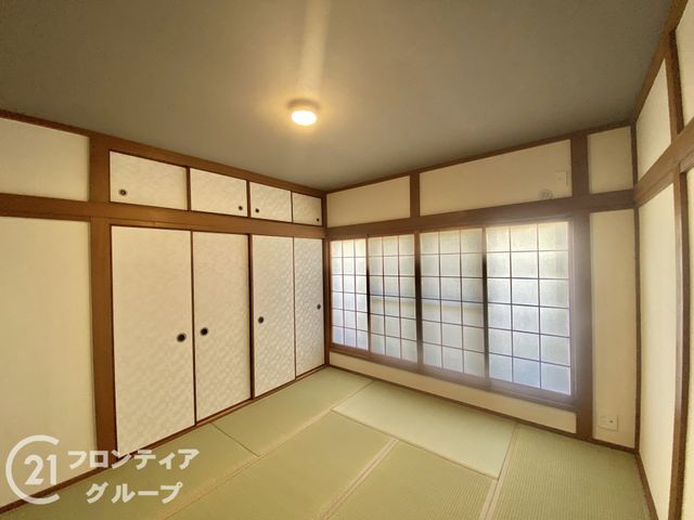 3LDK Renovated House Near Owada Station in Kadoma, Osaka - Thumbnail 2