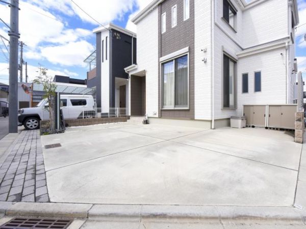 Modern 4SLDK House for Sale in Higashiosaka, Osaka - Thumbnail 2
