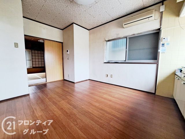 4DK Detached House for Sale in Katano City, Osaka - Thumbnail 2